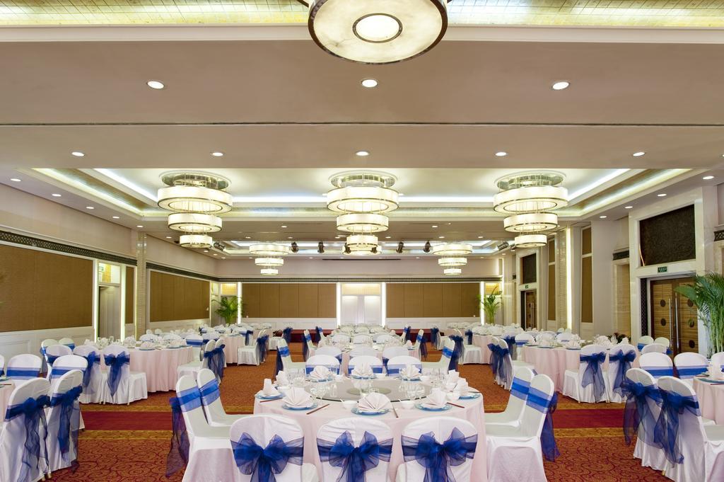 Holiday Inn Sea View Čchin-chuang-tao Restaurace fotografie