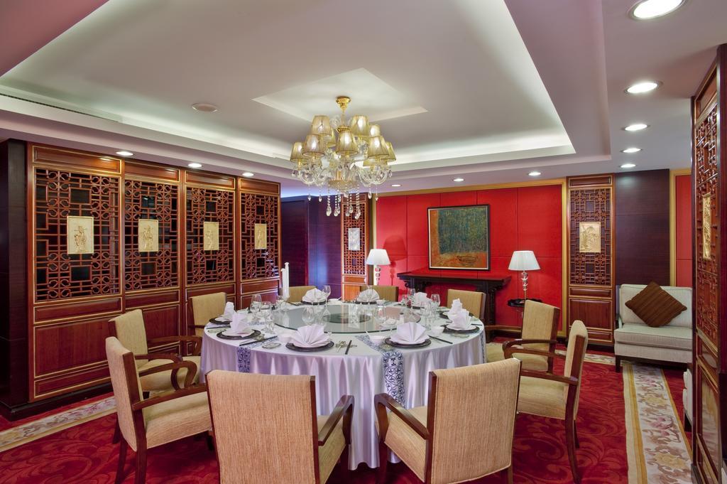 Holiday Inn Sea View Čchin-chuang-tao Restaurace fotografie