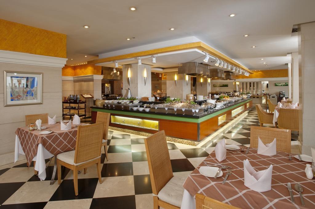 Holiday Inn Sea View Čchin-chuang-tao Restaurace fotografie