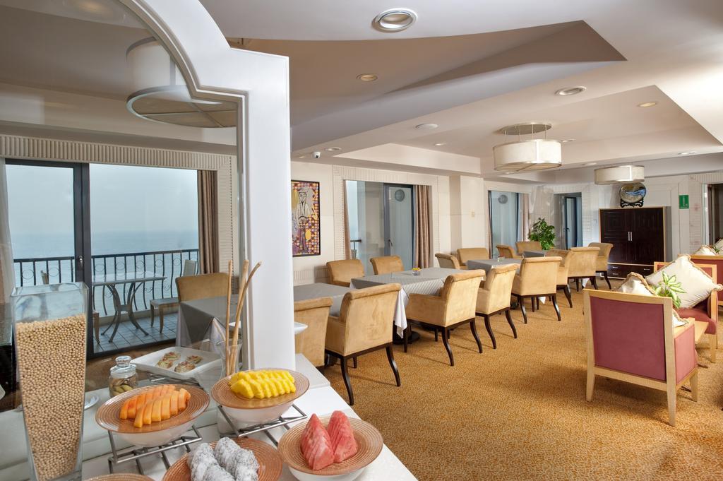 Holiday Inn Sea View Čchin-chuang-tao Restaurace fotografie
